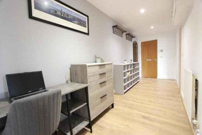 2 bed Apartment to rent Image 9