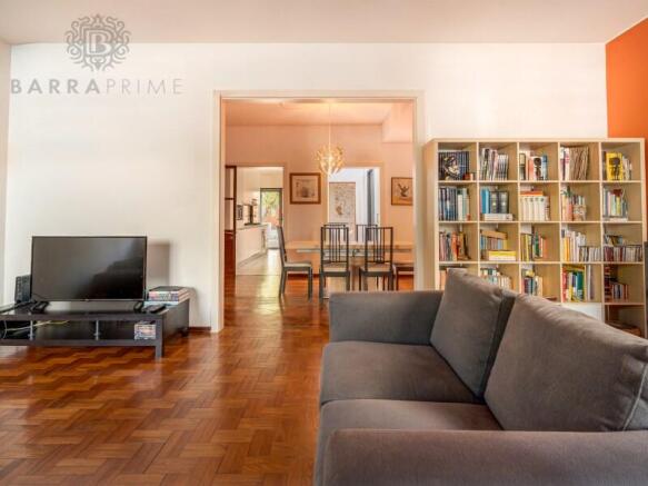 6-Bedroom Residence in Central Faro - A Truly Rare Find!