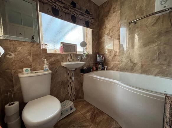 2 bed Semi-Detached Bungalow for sale Image 7
