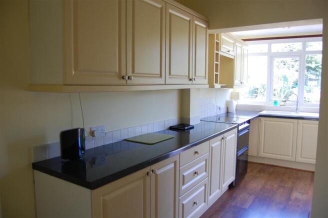 KITCHEN/BREAKFAST