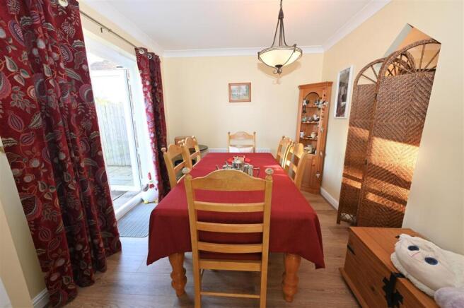 4 bed Detached for sale Image 5