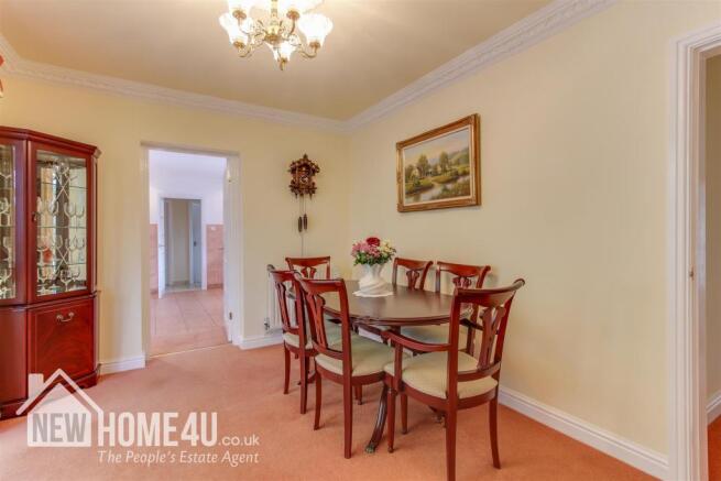 DINING ROOM: