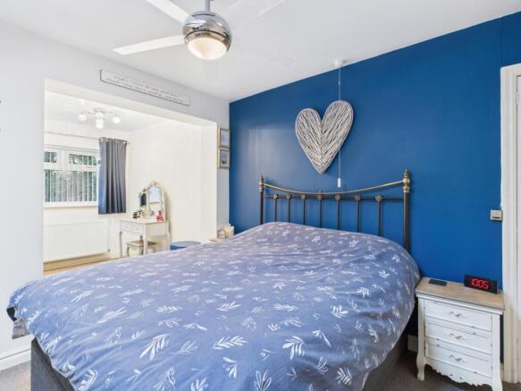 CAM03729G0-PR0220-STILL004