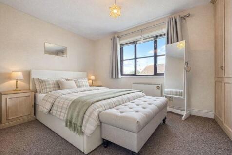 Greenacre Close, Northolt, UB5