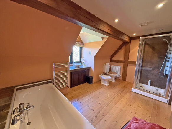 4 bed Detached for sale Image 12