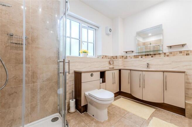 5 bed Detached for sale Image 6