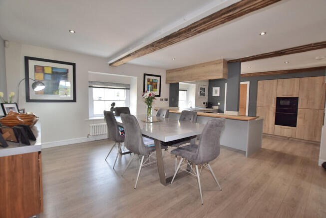 3 bed Apartment for sale Image 10