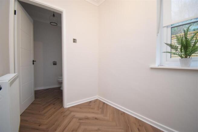 4 bed Detached Bungalow for sale Image 10