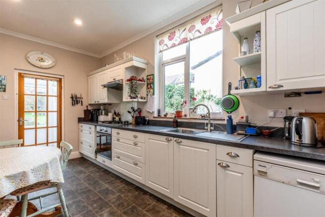 Halsbury Road, Westbury Park Kitchen.jpg