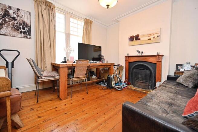 4 bed House for sale Image 4