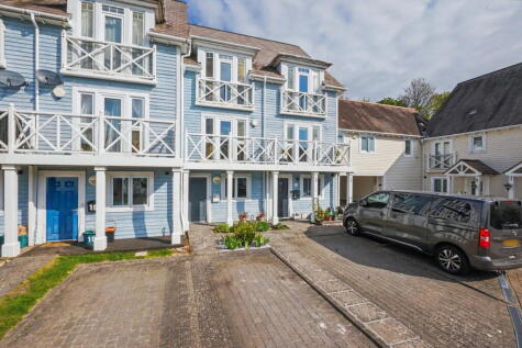 Crossfield Walk, Holborough Lakes, Snodland