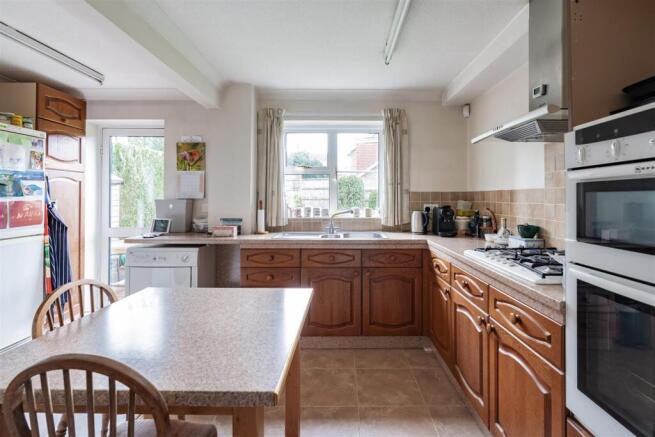 Kitchen/Breakfast Area