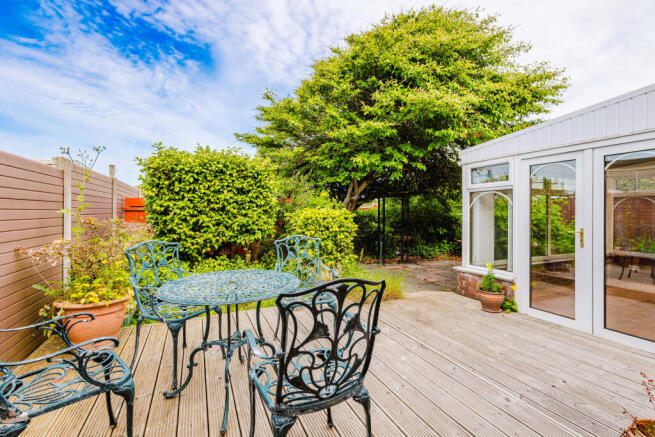 Rear garden deck 2