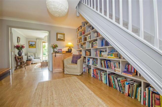 SPACIOUS RECEPTION H