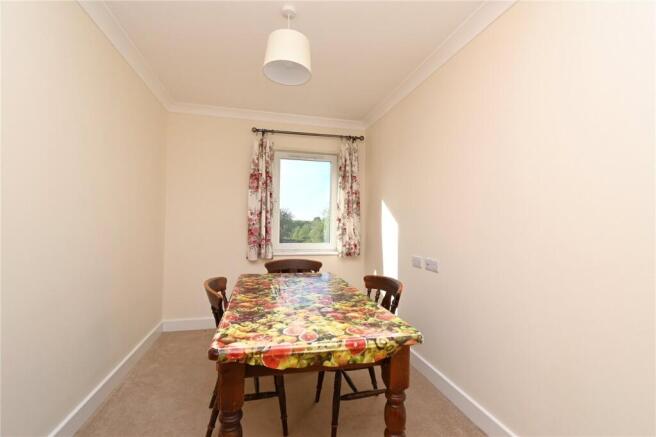 Barber Road, Basingstoke, Hampshire, RG22 photo 4