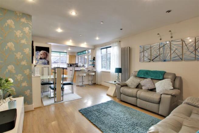 KITCHEN/FAMILY ROOM