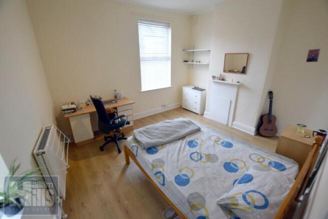 4 bed Terraced to rent Image 5