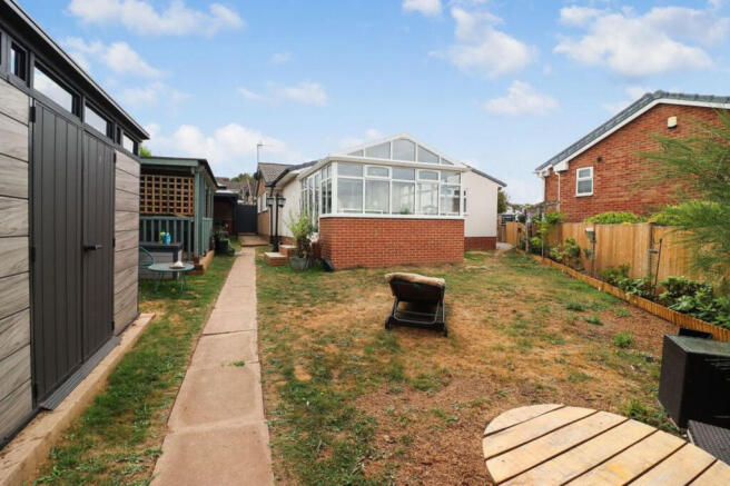 4 bed Detached Bungalow for sale Image 8
