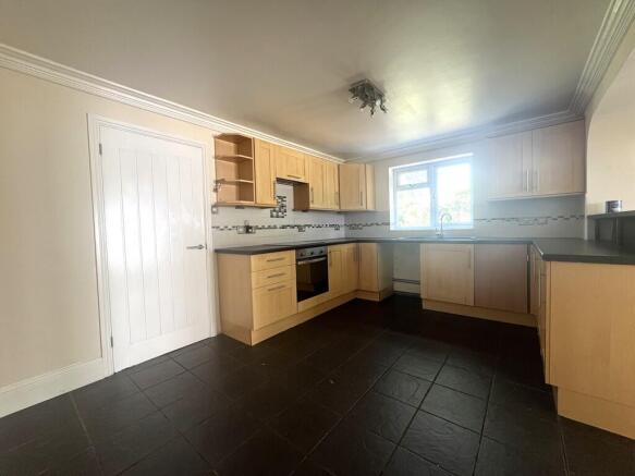 The Hawthorns, Chatteris, Cambs, PE16 6NQ photo 4
