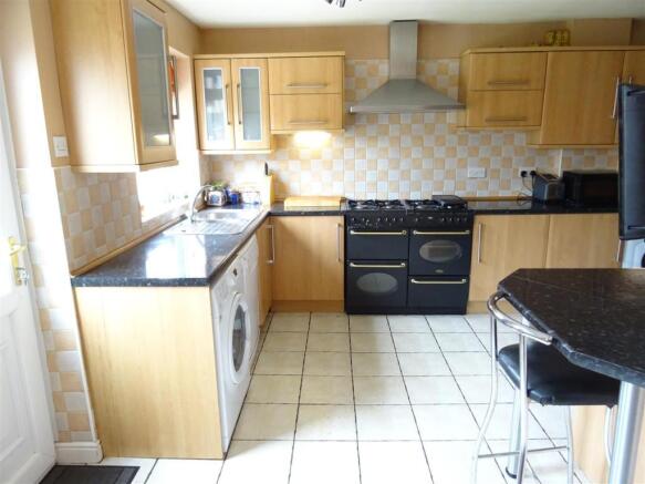L-Shaped Kitchen/Diner