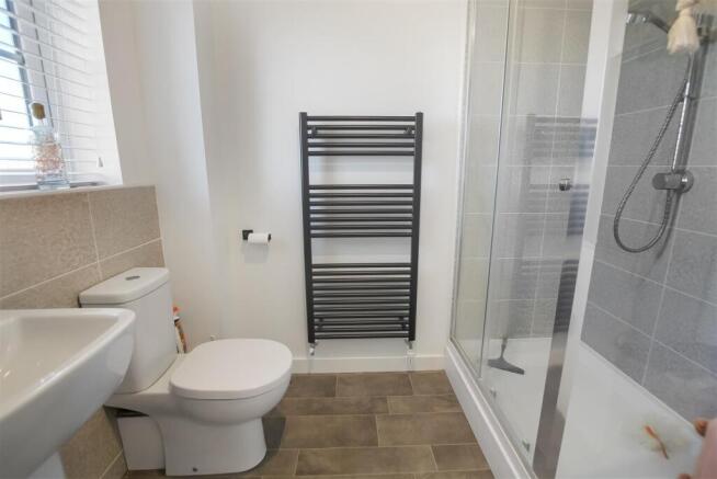 4 bed Detached for sale Image 10