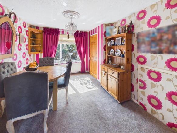 5 bed Detached for sale Image 5