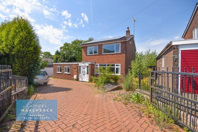 Extended Three Bedroom Detached Property with Lar