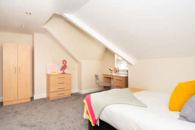 6 bed Terraced to rent Image 11