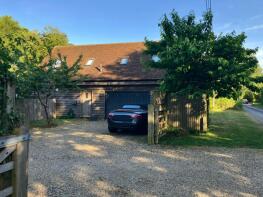 Brackenhurst, Road Running Through Russells Water, Russells Water, Henley-on-thames RG9 6EU