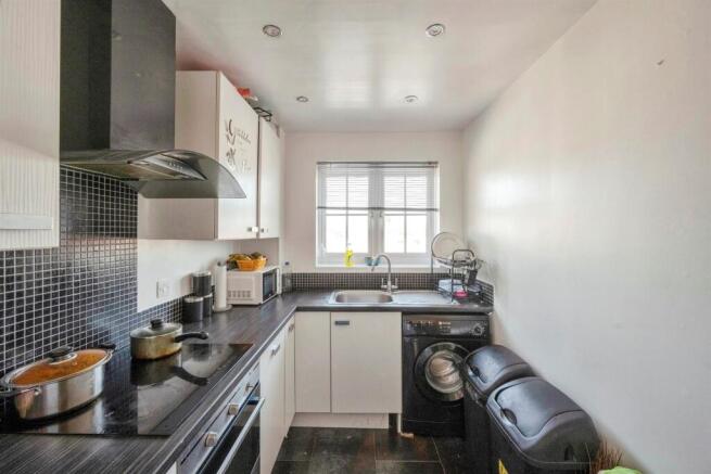 2 bed Apartment for sale Image 5