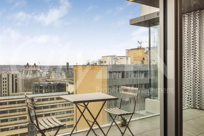 TERRACE WITH TOWER BDG VIEWS