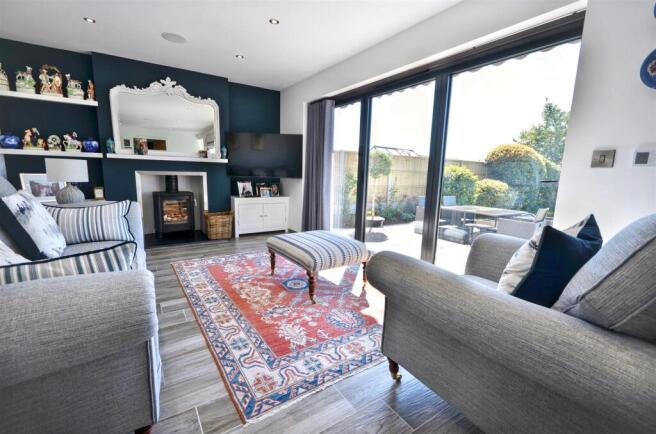 Lounge / Dining Room