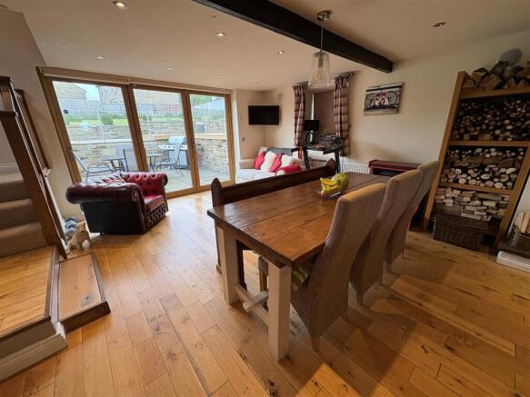 5 bed Detached for sale Image 5