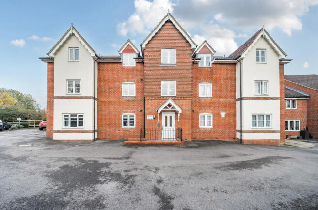 1-bed flat on Fuchsia Grove, Shinfield, Reading, Berkshire, RG2, £200,000