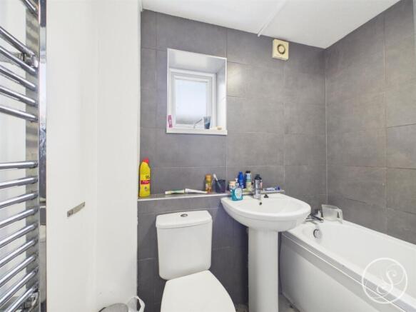 1 bed Detached for sale Image 9