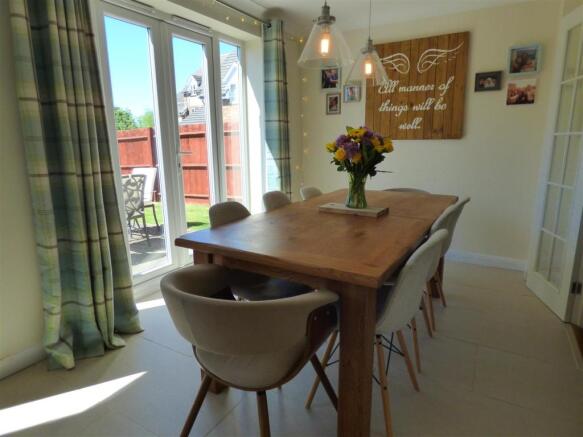 KITCHEN/DINING ROOM