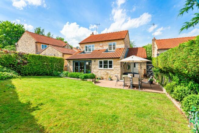 4 bed Detached for sale Image 11