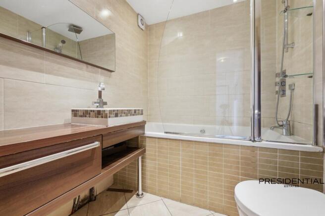 Lawrence Crescent, Dagenham, RM10 photo 4