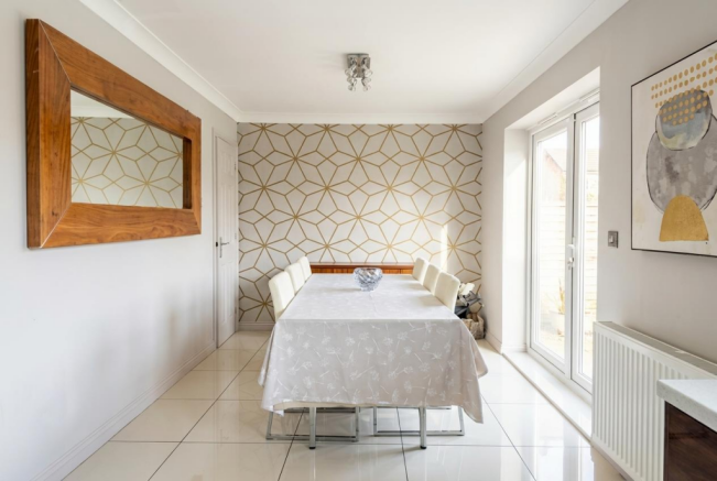 4 bed Detached to rent Image 6