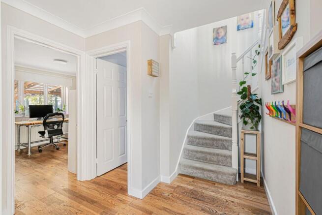 6 Whitecroft Gardens