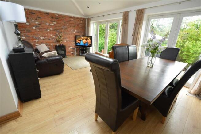 OPEN PLAN LIVING ROO