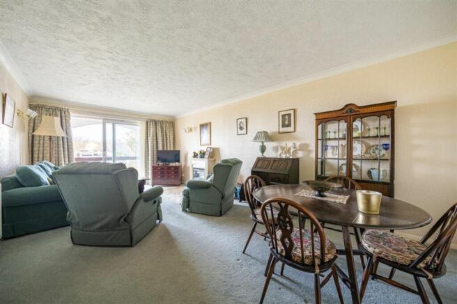 Sitting Room/Dining Room