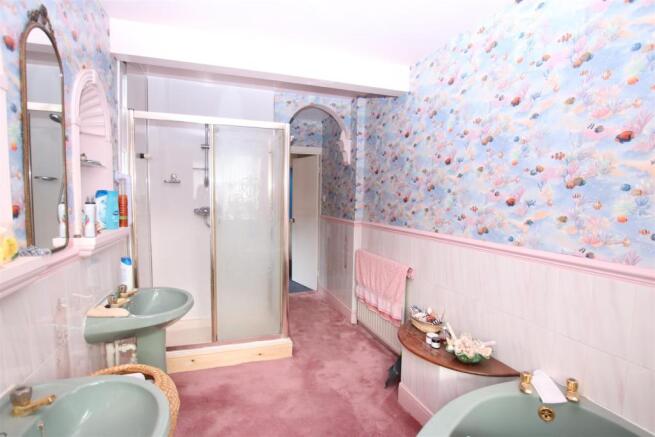BATHROOM.JPG