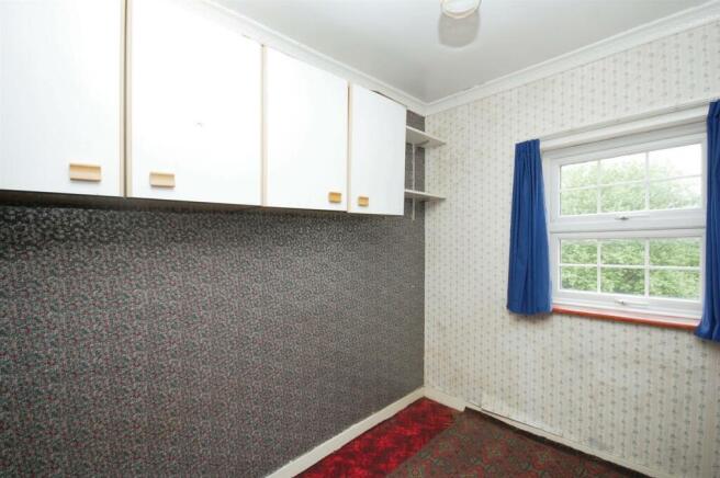 6middlerowBEDROOM2.JPG