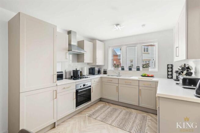 Millard Drive, Long Marston, Stratford-Upon-Avon photo 4