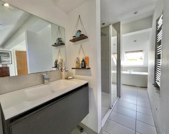 En-Suite Bathroom