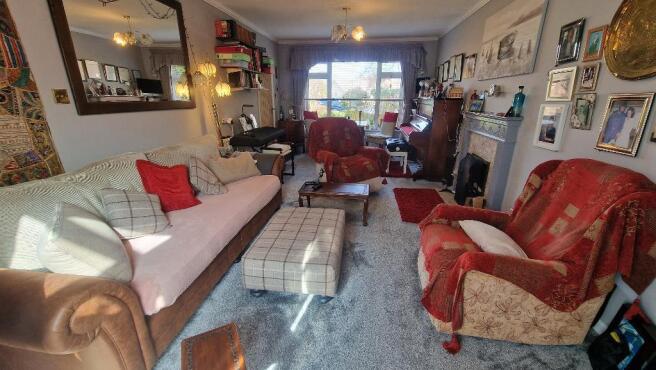 Sitting Room/Dining Room