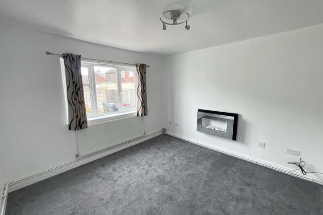 2 bed Flat for sale Image 7