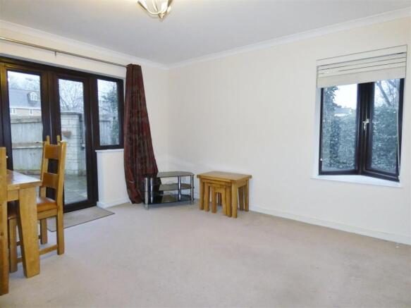 LIVING/DINING ROOM