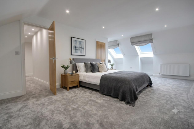 5 bed Detached for sale Image 9